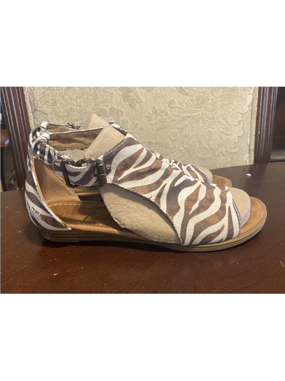Blowfish Malibu byea zebra safari smokey twill sandal NIB